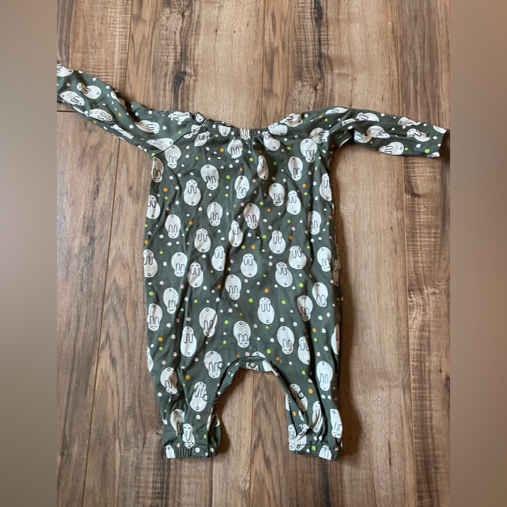 Tea bunny jumpsuit with elastic neckline and ankles. Washed and never worn. 0-3.